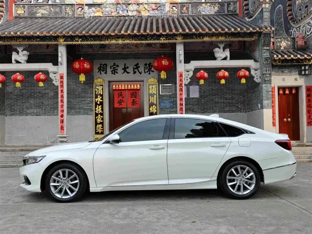 Honda Accord — Фото автомобиля 10