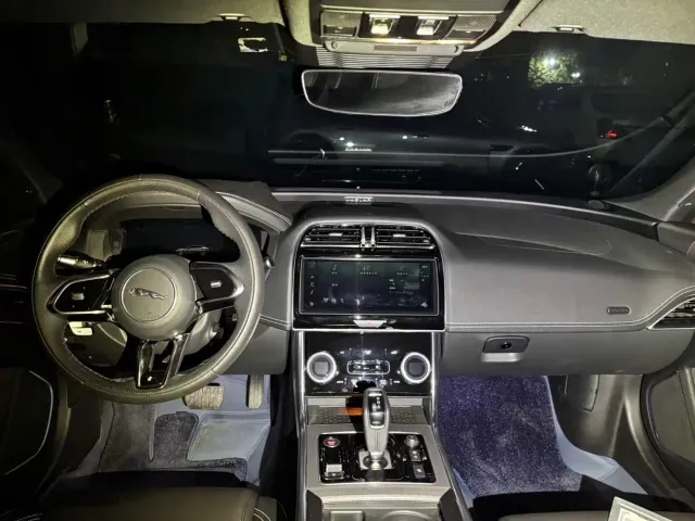 Jaguar XEL — Фото автомобиля 3