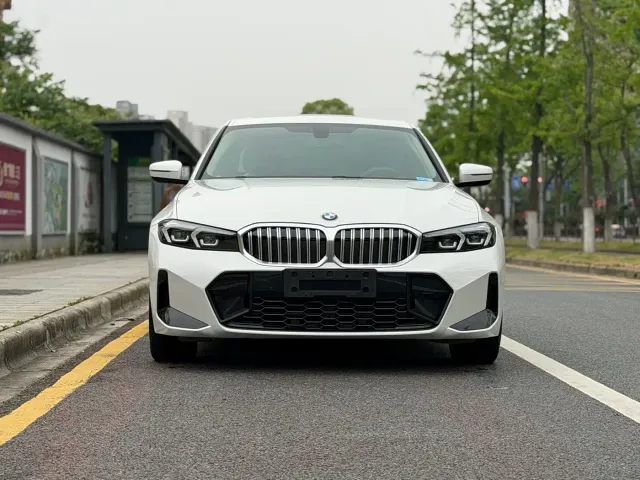 BMW 3 Series — Фото автомобиля 2