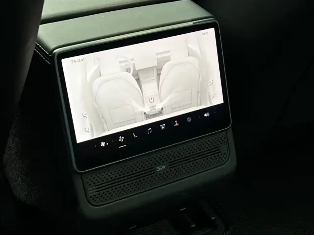 Tesla Model 3 — Фото автомобиля 9