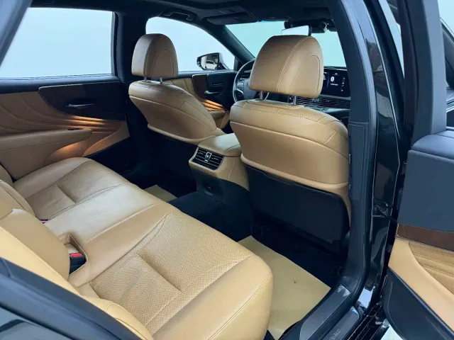 Lexus LS — Фото автомобиля 6