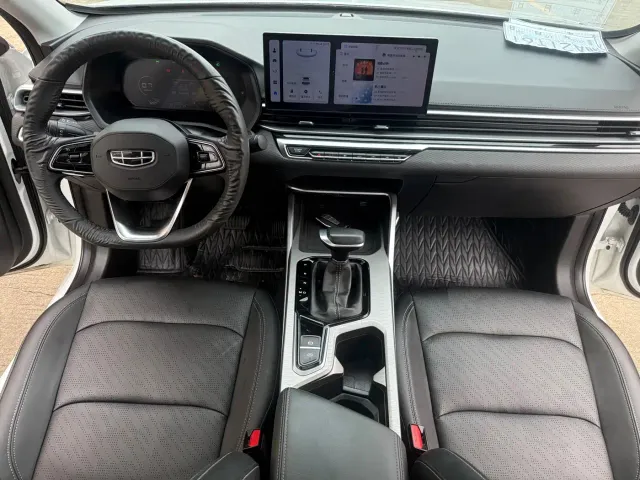 Geely Emgrand — Фото автомобиля 16