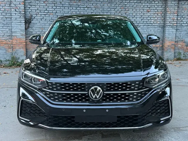Volkswagen Passat — Фото автомобиля 2