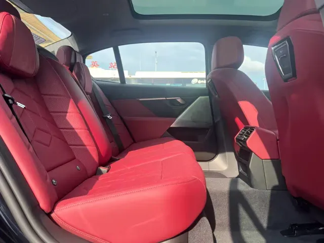 BMW i5 — Фото автомобиля 6