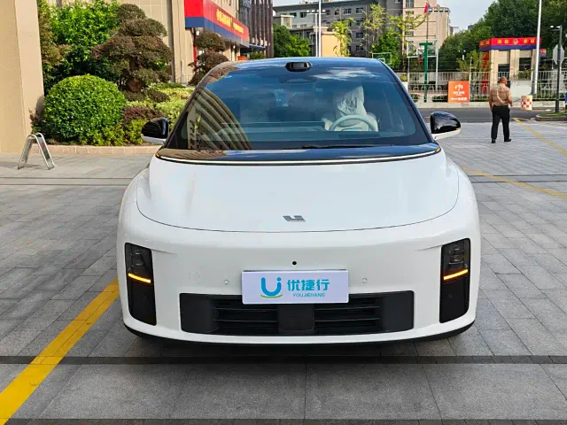 Li Auto i6 — Фото автомобиля 2