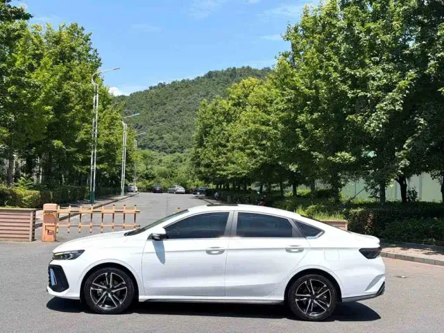 Geely Binrui — Фото автомобиля 12