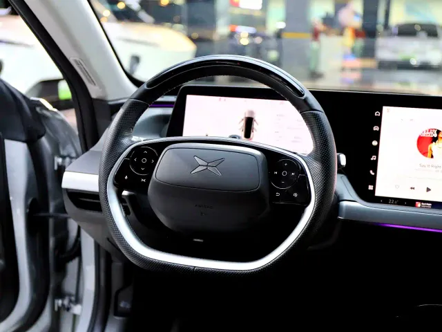 Xpeng P7 — Фото автомобиля 10