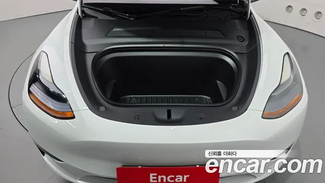 Tesla Model Y — Фото автомобиля 4