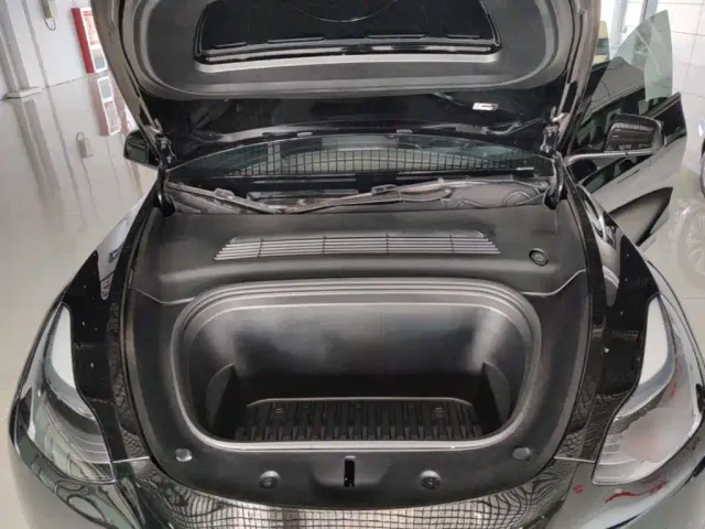 Tesla Model Y — Фото автомобиля 19