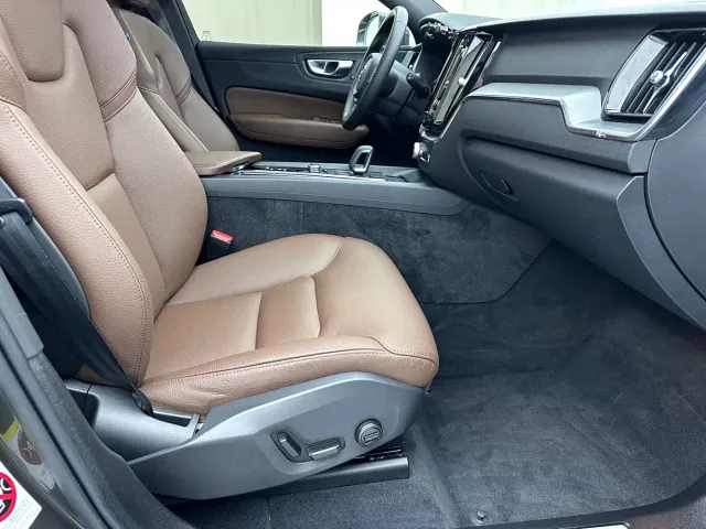 Volvo XC60 — Фото автомобиля 8