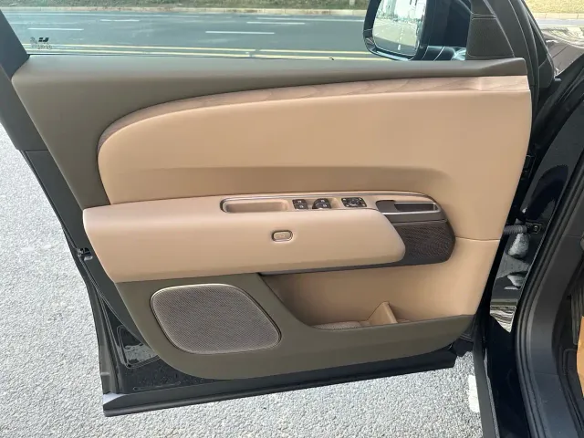 Li Auto L8 — Фото автомобиля 6