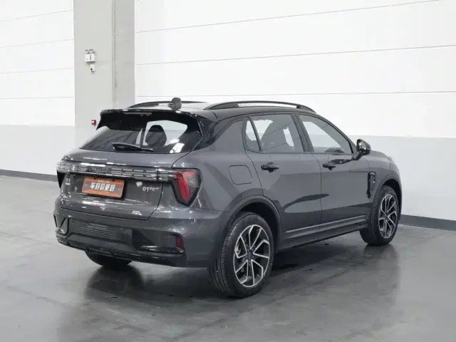 Lynk & Co 01 — Фото автомобиля 2