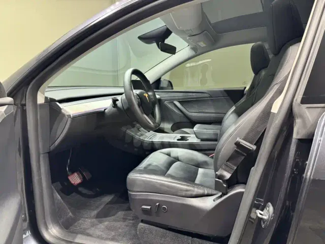 Tesla Model Y — Фото автомобиля 11
