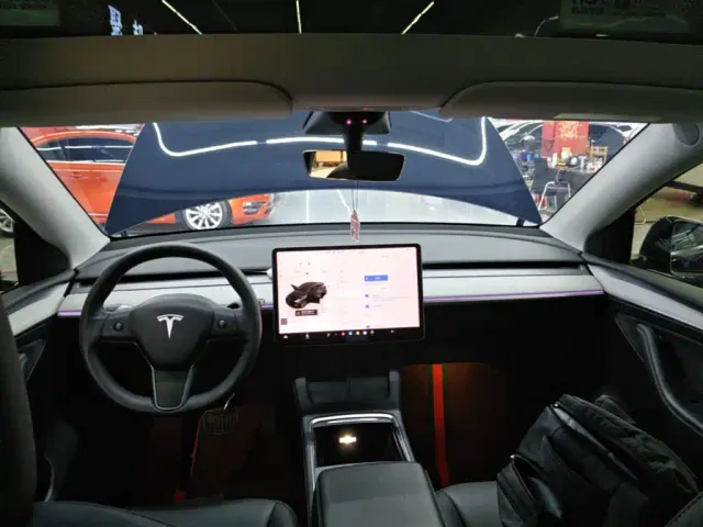 Tesla Model Y — Фото автомобиля 9