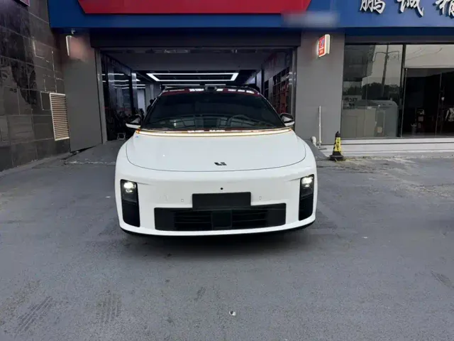 Li Auto i6 — Фото автомобиля 22