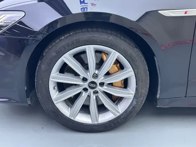 Audi A7L — Фото автомобиля 4