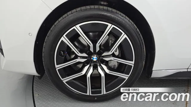 BMW 7-Series 7 серия (G70) 740i xDrive M Sport — Фото автомобиля 5