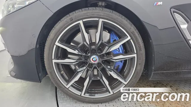 BMW 8 Series G15 — Фото автомобиля 5