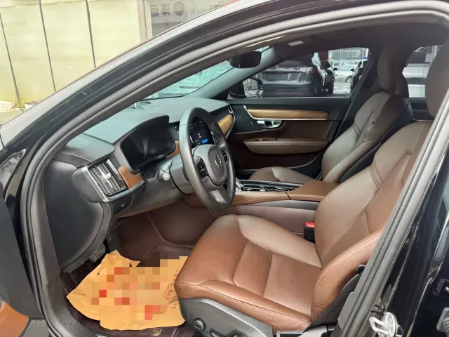Volvo S90 — Фото автомобиля 3