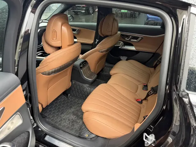 Mercedes-Benz E-Class — Фото автомобиля 5