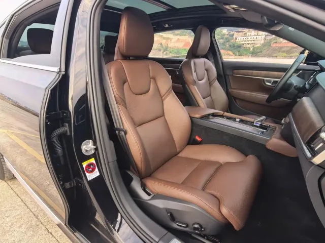 Volvo S90 — Фото автомобиля 21