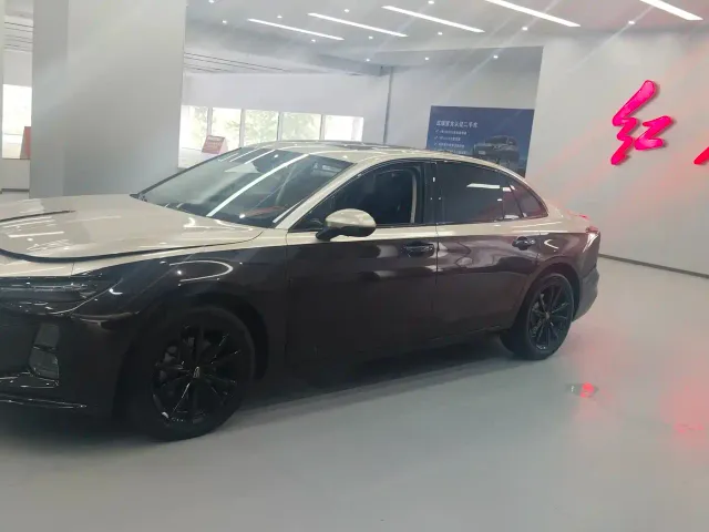 Hongqi H5 — Фото автомобиля 3