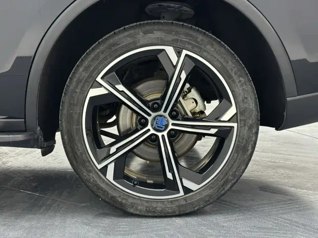 BYD Tang — Фото автомобиля 30