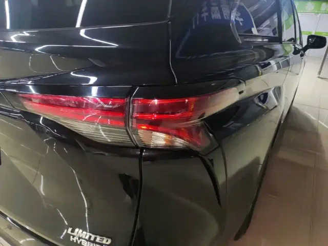 Toyota Sienna — Фото автомобиля 7
