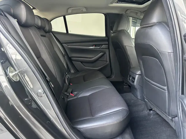 Mazda Axela — Фото автомобиля 6