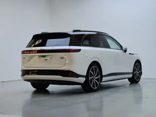 Xpeng G9 — Фото автомобиля 10