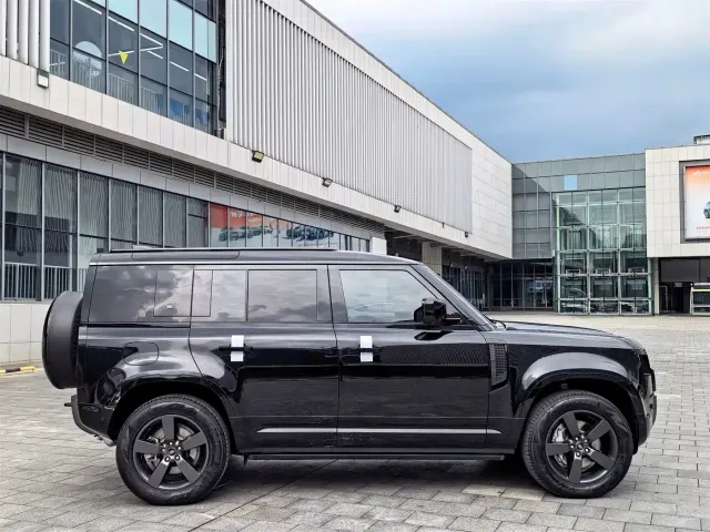 Land Rover Defender — Фото автомобиля 15