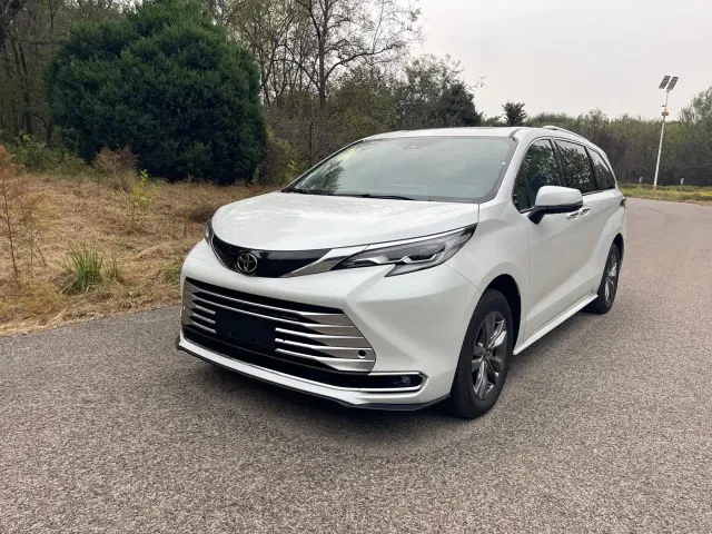 Фотография автомобиля — Toyota Sienna