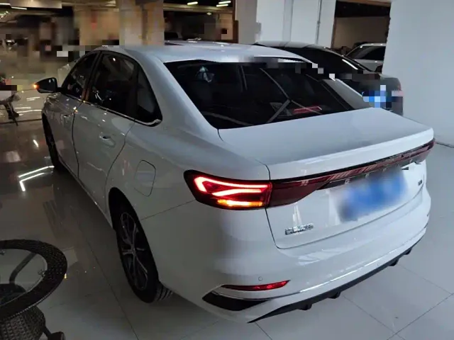 Geely Emgrand — Фото автомобиля 4