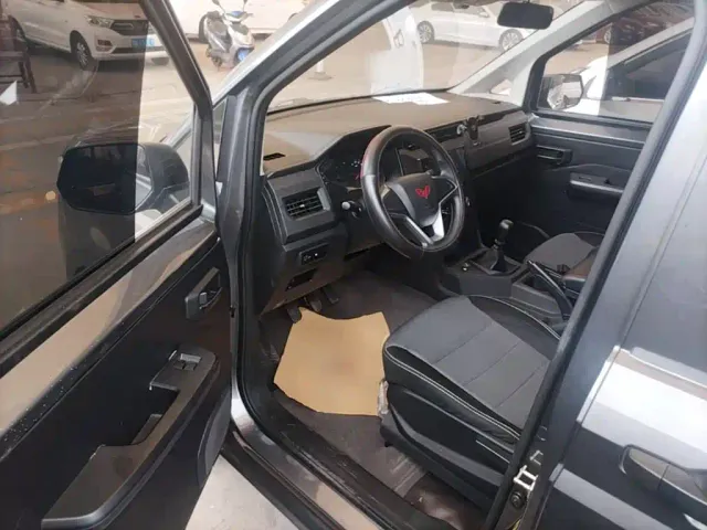 Wuling Zhengcheng — Фото автомобиля 12