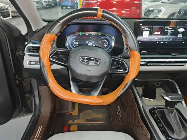 Geely Emgrand — Фото автомобиля 10