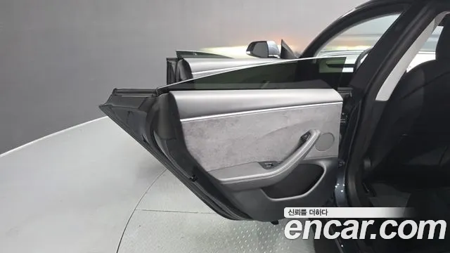 Tesla Model 3 — Фото автомобиля 21
