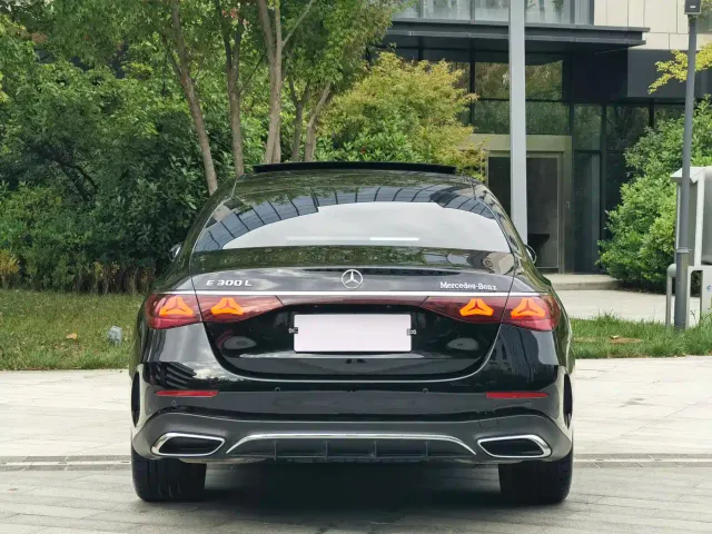 Mercedes-Benz E-Class — Фото автомобиля 6