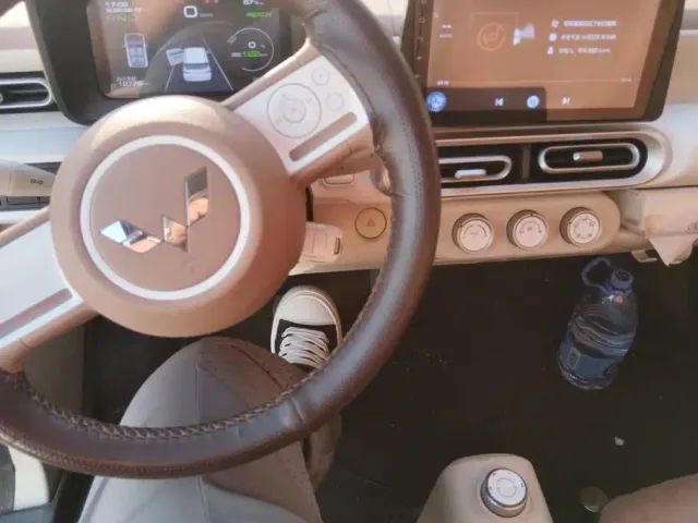 Wuling Hongguang Mini EV — Фото автомобиля 12