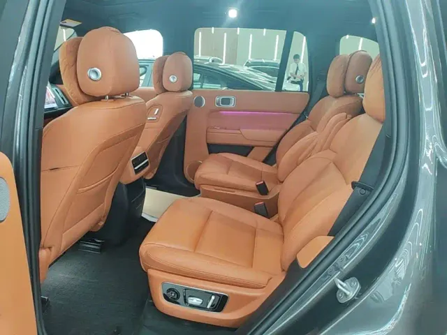 Li Auto L8 — Фото автомобиля 16