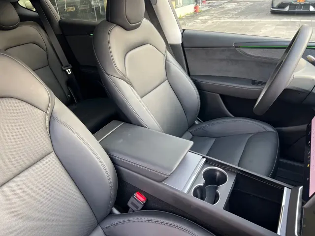 Tesla Model Y — Фото автомобиля 22