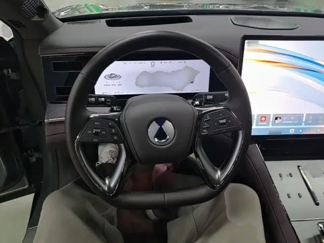 Denza Z9GT — Фото автомобиля 10
