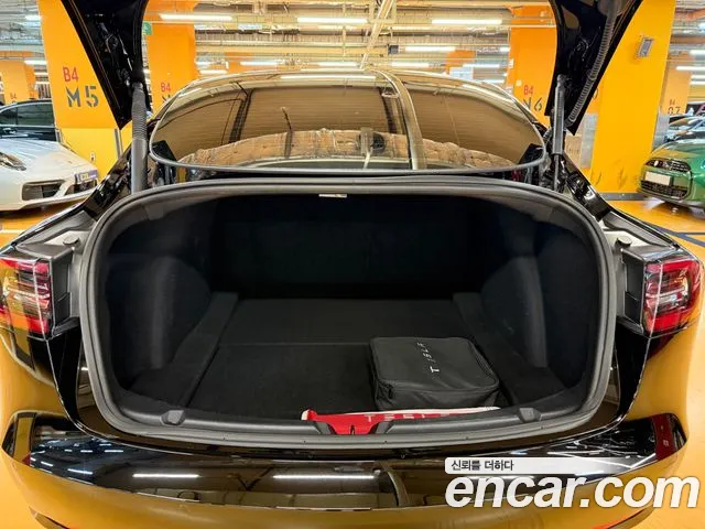 Tesla Model 3 — Фото автомобиля 18