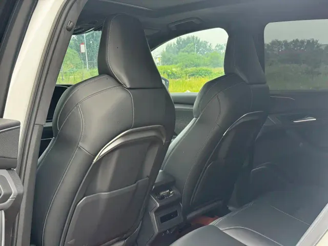 Audi Q6L e-tron — Фото автомобиля 13