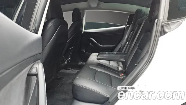 Tesla Model 3 — Фото автомобиля 10