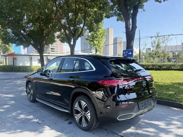 Mercedes-Benz EQE SUV — Фото автомобиля 7