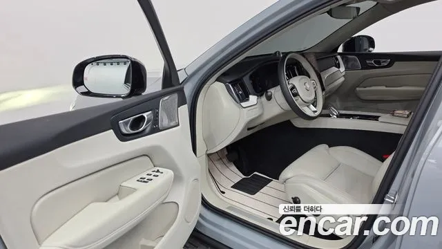 Вольво XC60 — Фото автомобиля 8