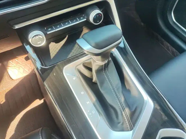 Geely Binyue — Фото автомобиля 13