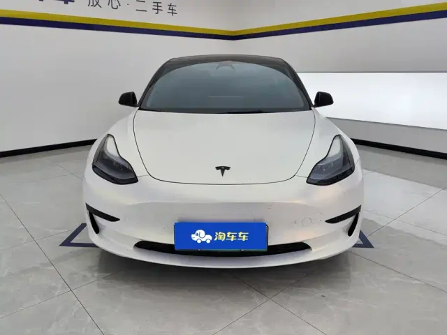Tesla Model 3 — Фото автомобиля 2
