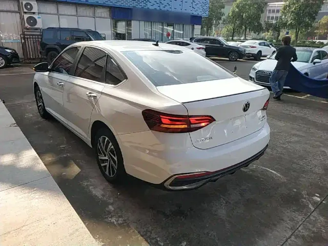 Volkswagen Lavida — Фото автомобиля 4
