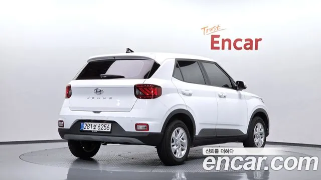 Hyundai Venue — Фото автомобиля 2